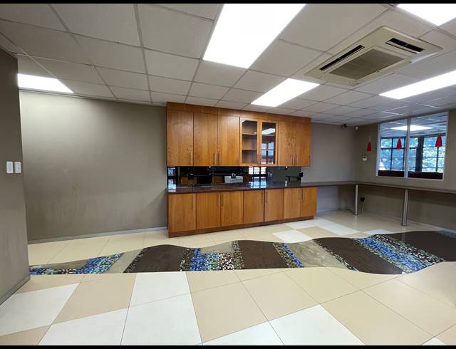 498.50M² OFFICE TO LET IN BRYANSTON